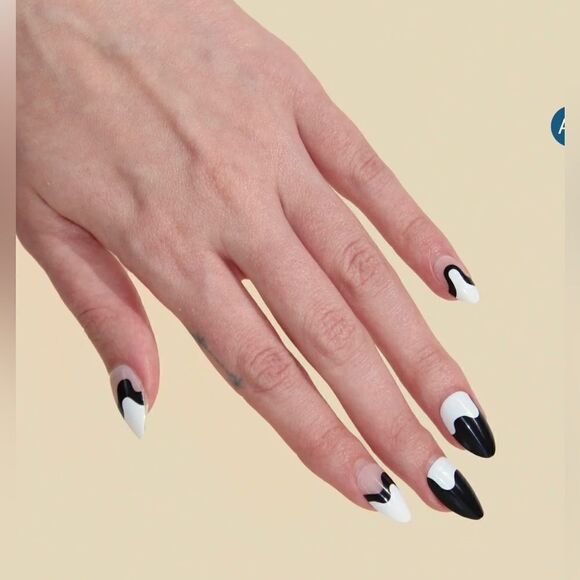 Chillhouse OTTERBOX - Iconic,Long-lasting nail art manicures - Picture 1 of 3